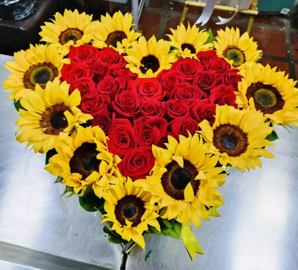 Caja De Corazón Con Girasoles