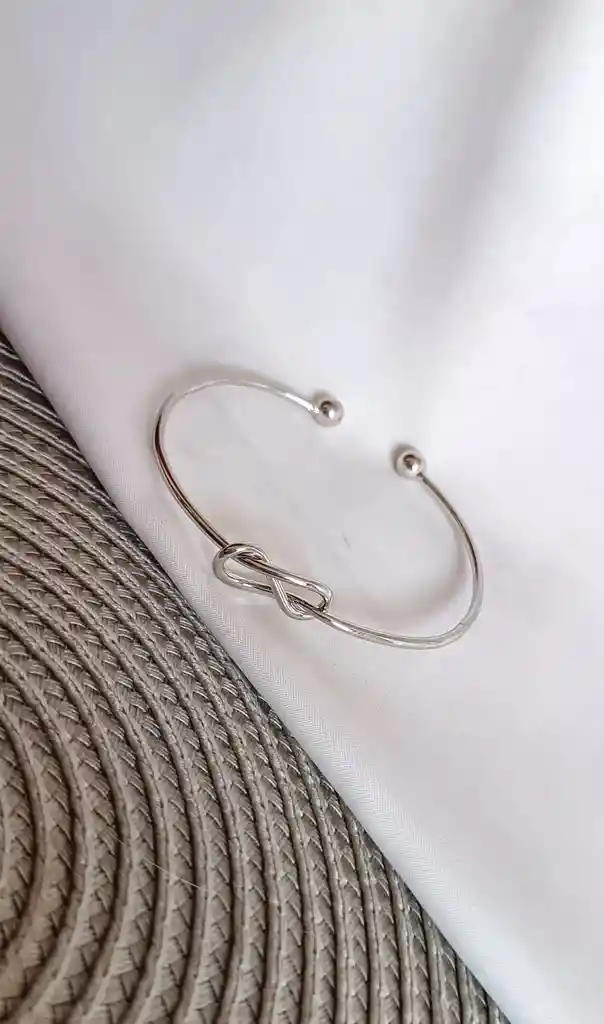 Pulsera Metálica Elegante