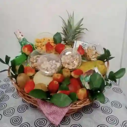 Canasta Con Frutos Secos, Frutas Y Vino