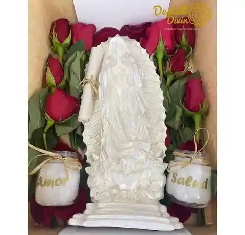 Caja Rosas Virgen 30cm Y 2 Velones