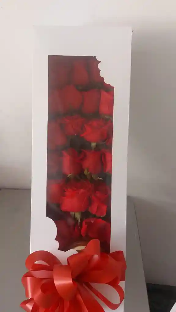 Caja Con 24 Rosas Rojas + Caja Chocolates