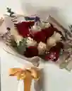 Bouquet De Rosas Blancas Y Rojas Con Follaje