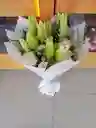 Bouquet De Lirios Y Rosas.