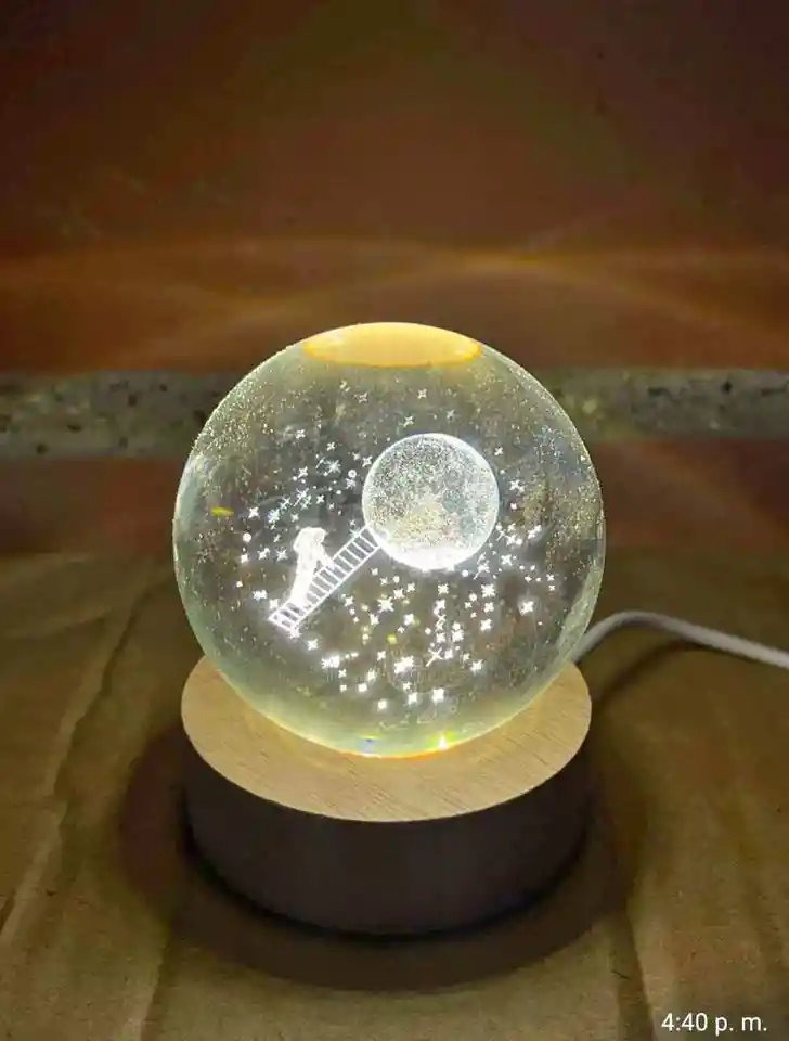 Lámpara Nocturna 3d Bola De Cristal Galaxia Con Base De Made