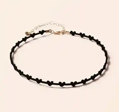 Collar Tipo Choker Negro Con Formas De Corazon En Cuerina