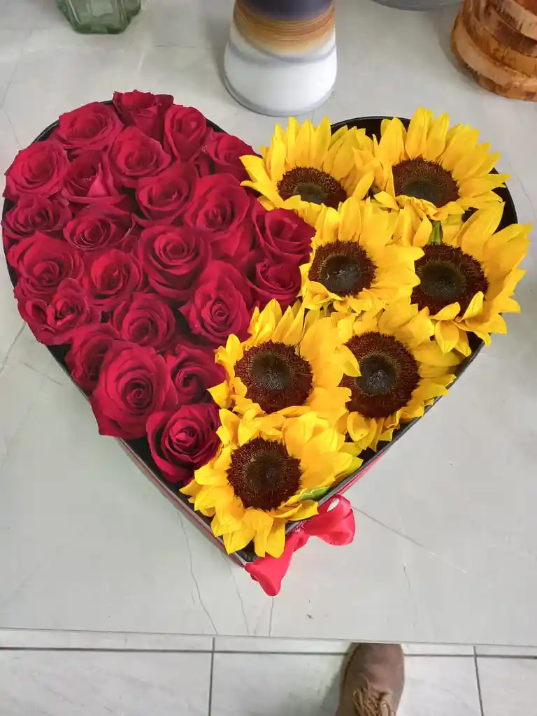 Corazon Girasoles Y Rosas