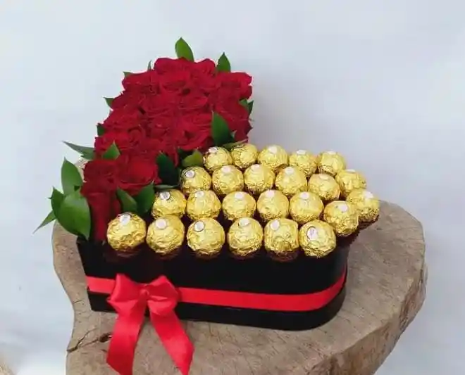 Corazon De Ferreros Y Rosas Rojas