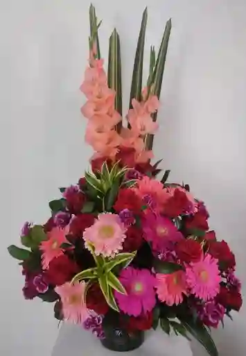 Cilindro De Rosas Y Gerberas