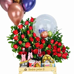 Arreglo Floral En Rosas Con Globos