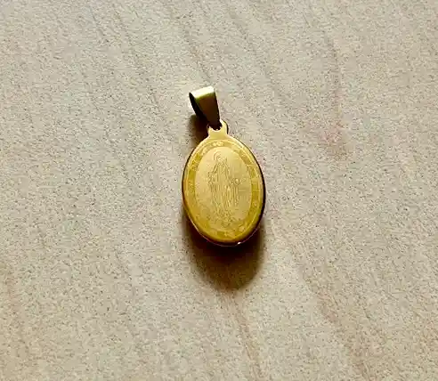 Dije Virgen Maria En Resina / Acero / Metal Italico