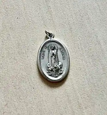 Dije Virgen Maria En Resina / Acero / Metal Italico