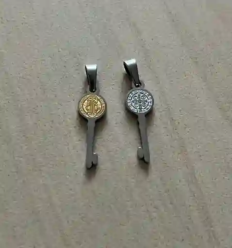 Dije Pequeño Llave De San Benito Abad