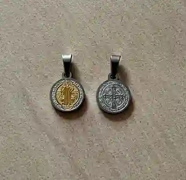 Dije Pequeño Medalla De San Benito Abad