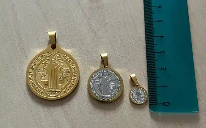 Dije Pequeño Medalla De San Benito Abad