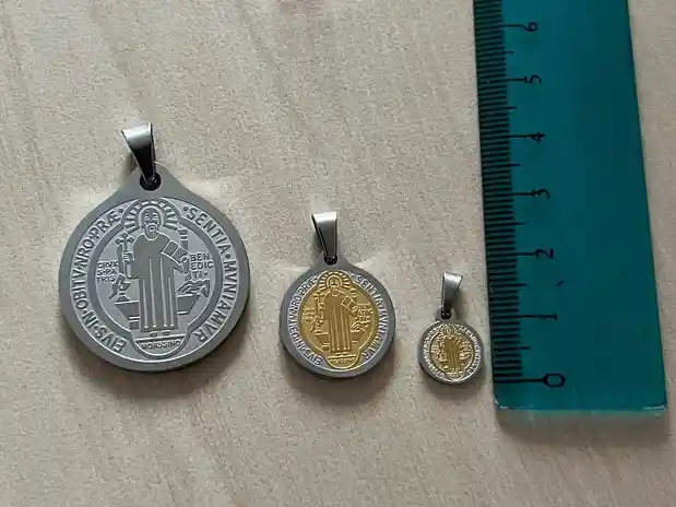 Dije Pequeño Medalla De San Benito Abad