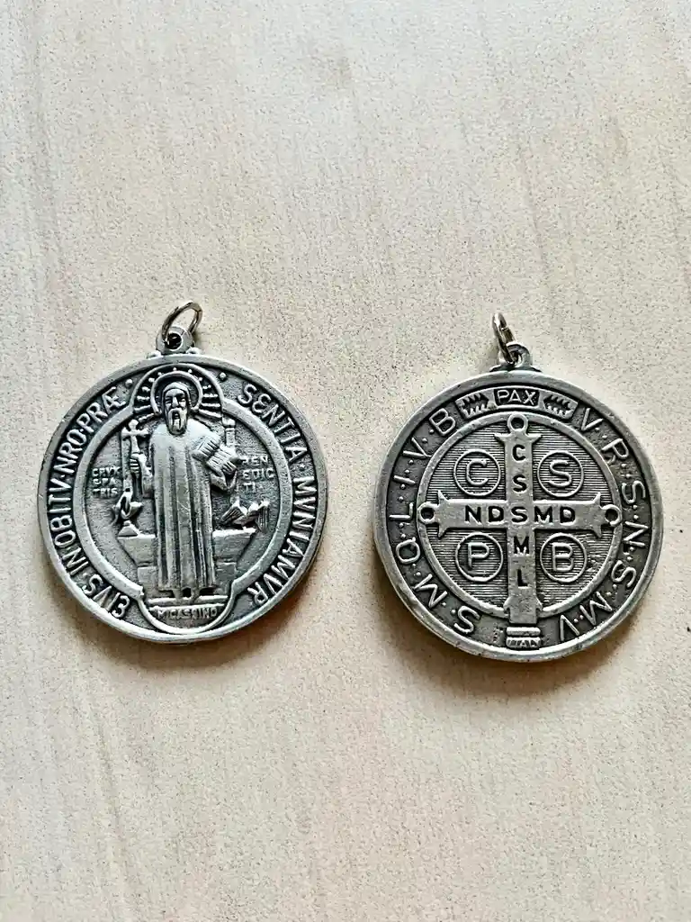 Medalla De San Benito Abad Para Espacios