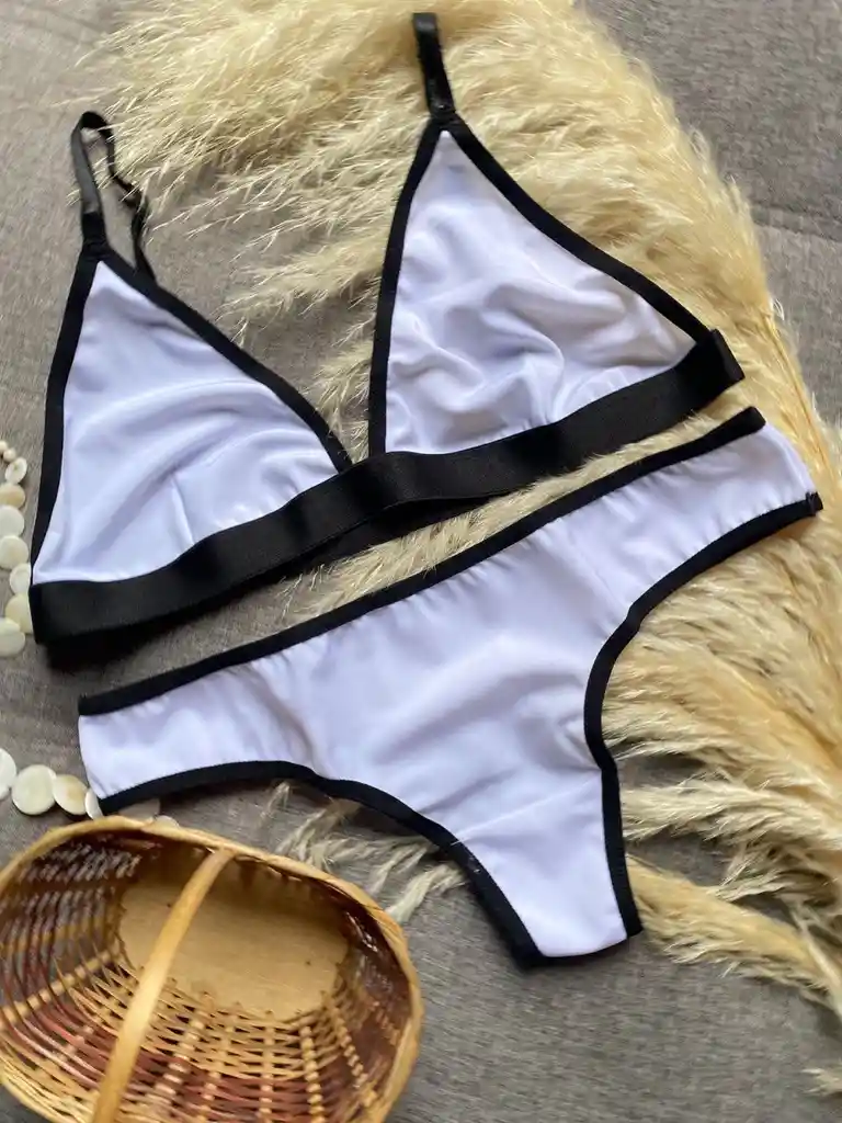 Conjunto De Ropa Interior En Diversos Colores