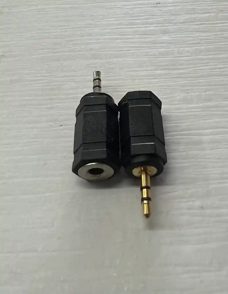 Adaptador De Audio Macho 2.5mm Hembra 3.5mm Unidad