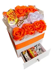 Regalo Joyero Con Rosas Eternas Primavera Y Chocolates - Amor Y Amistad