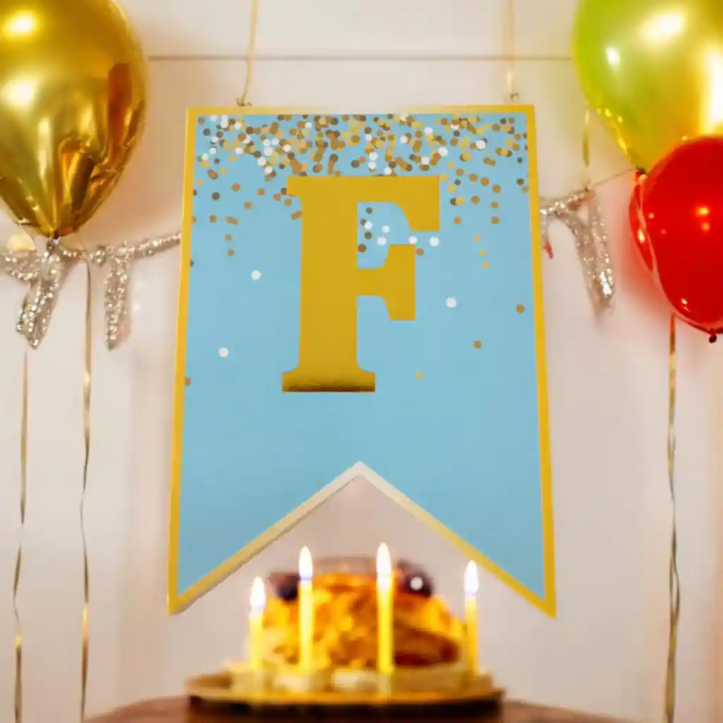 Banderin Feliz Cumpleaños Azul Claro Mate - Letras Doradas