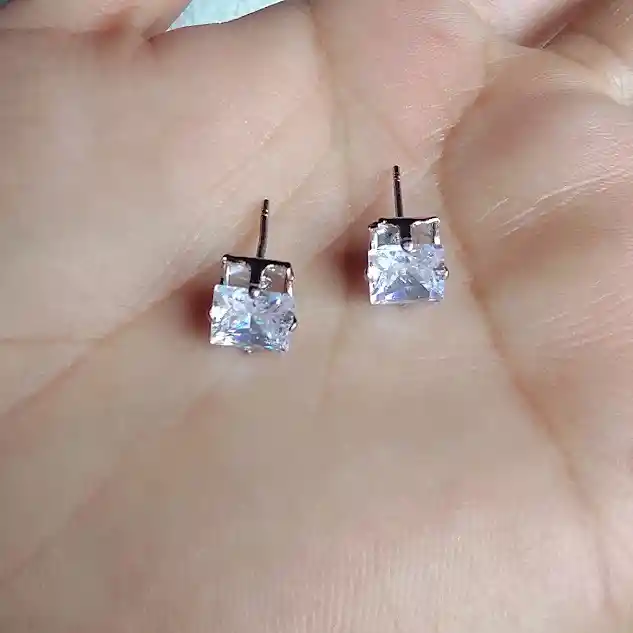 Aretes Plateados Cuadrados Brillantes Par