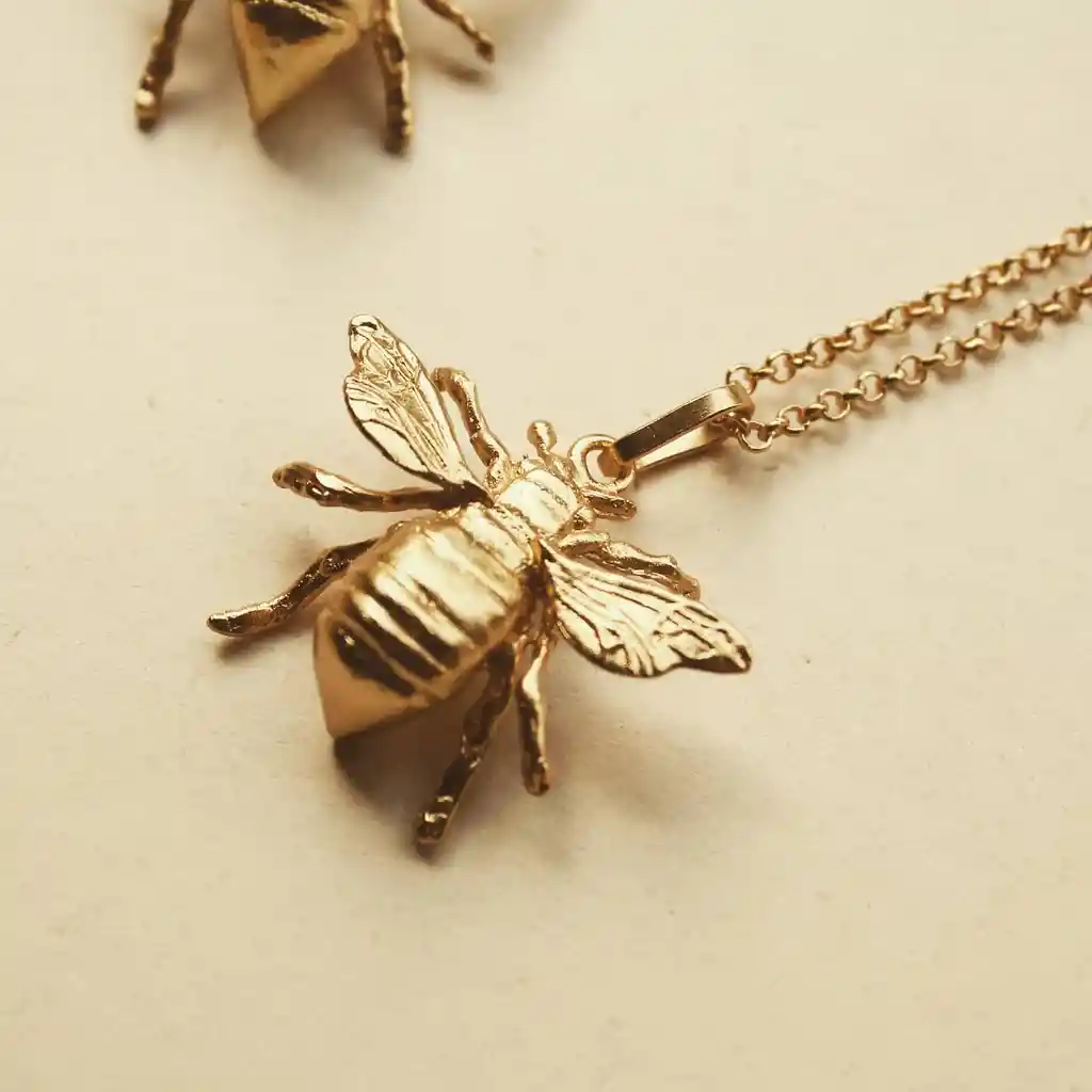 Cadena Con Abeja Grande