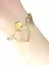 Pulsera Dorada En Acero Con Corazón Hueco Y Detalles Delicados