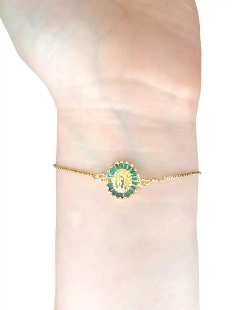 Pulsera En Acero Dorada Con Diseño De Virgen De Circones Color Verde Esmeralda