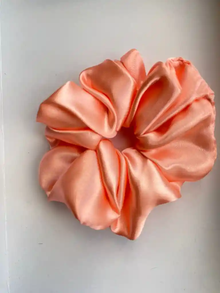 Bamba Scrunchies En Satín Durazno Peach