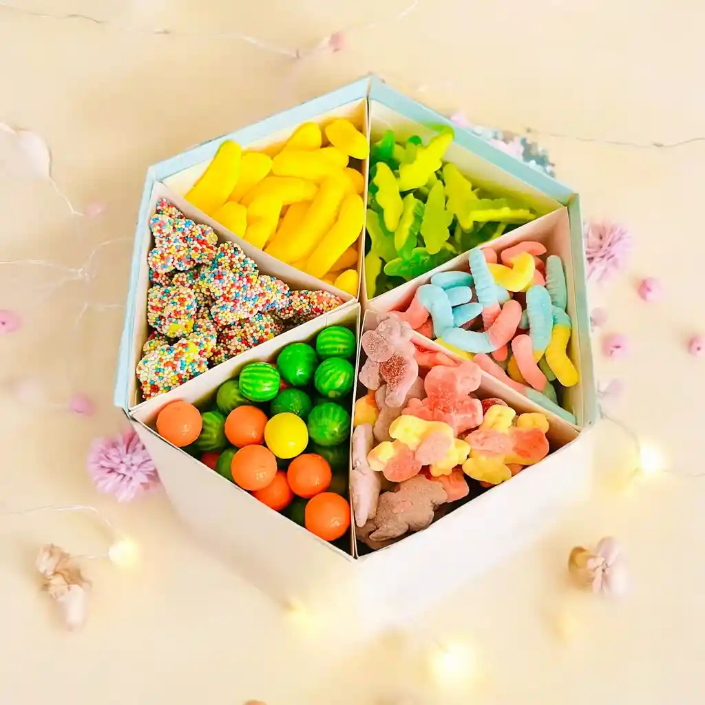 Caja Amor Y Amistad Corazon Grande Con Gomitas - Regalo Cumpleaños - Regalo Feliz Dia