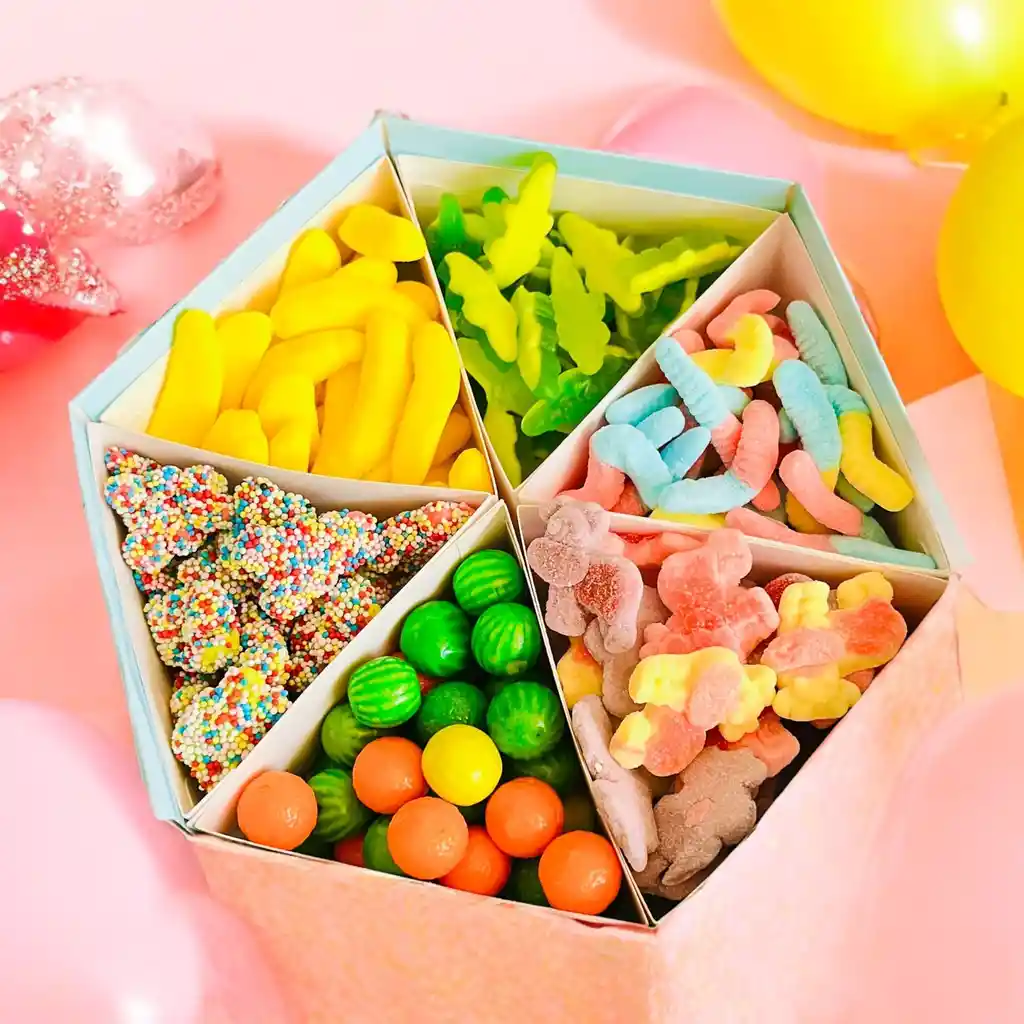 Caja Amor Y Amistad Corazon Grande Con Gomitas - Regalo Cumpleaños - Regalo Feliz Dia