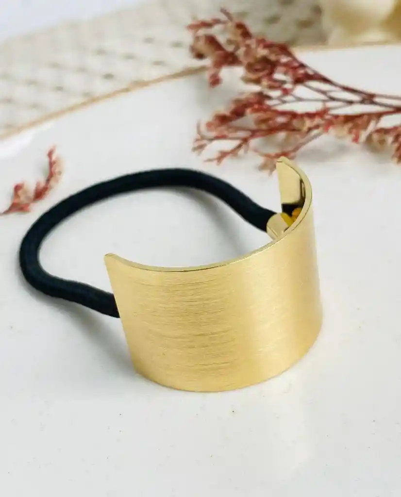 Moña Colero En Tendencia Tipo Brazalete Con Diseño Corrugado De Lineas Color Dorado