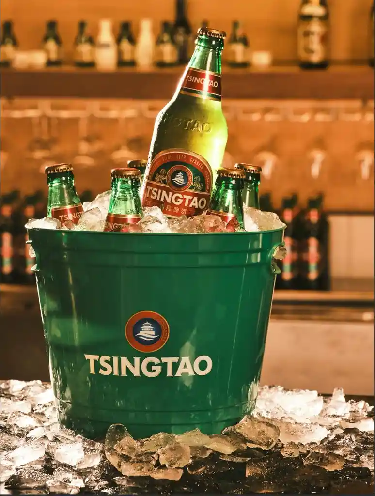 Hielera Tsingtao Con 6 Cervezas 640 Ml