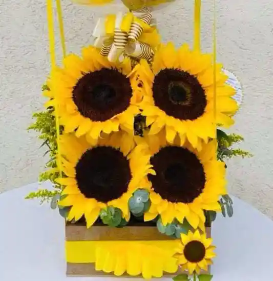 Arreglo De Flores- Caja De Girasoles (regalo Para Mujer, Caja De Girasoles, Arreglo De Girasoles, Buquet De Flores, Regalo De Amor Y Amistad )