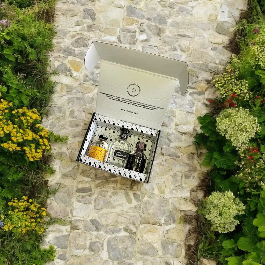 Caja Con Mini Botellas De Licores Colombianos