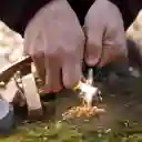 Pedernal Encendedor Camping Supervivencia Iniciador De Fuego + Rascador Metálico
