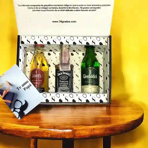 Caja De Regalo Con Mini Botellas De Whisky