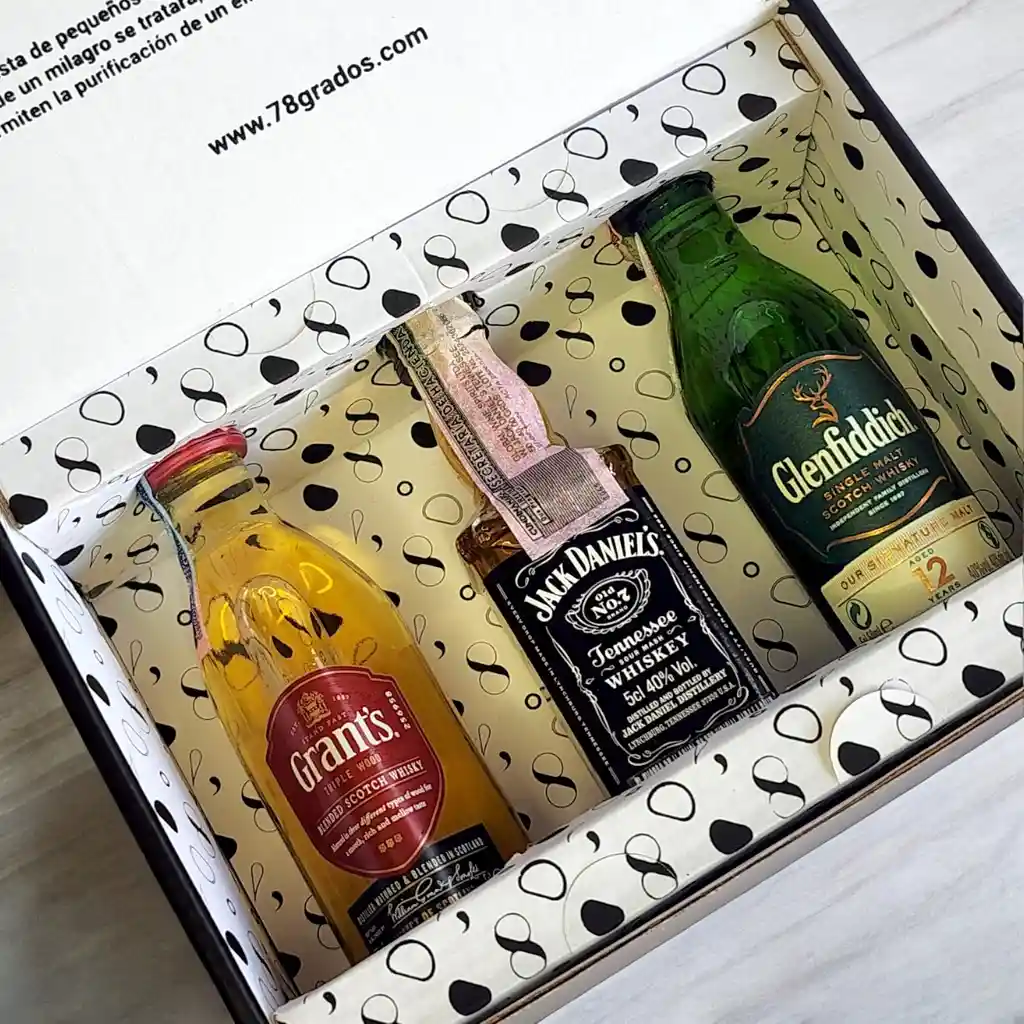 Caja De Regalo Con Mini Botellas De Whisky