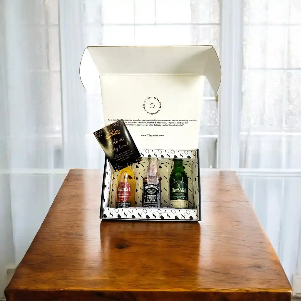 Caja De Regalo Con Mini Botellas De Whisky