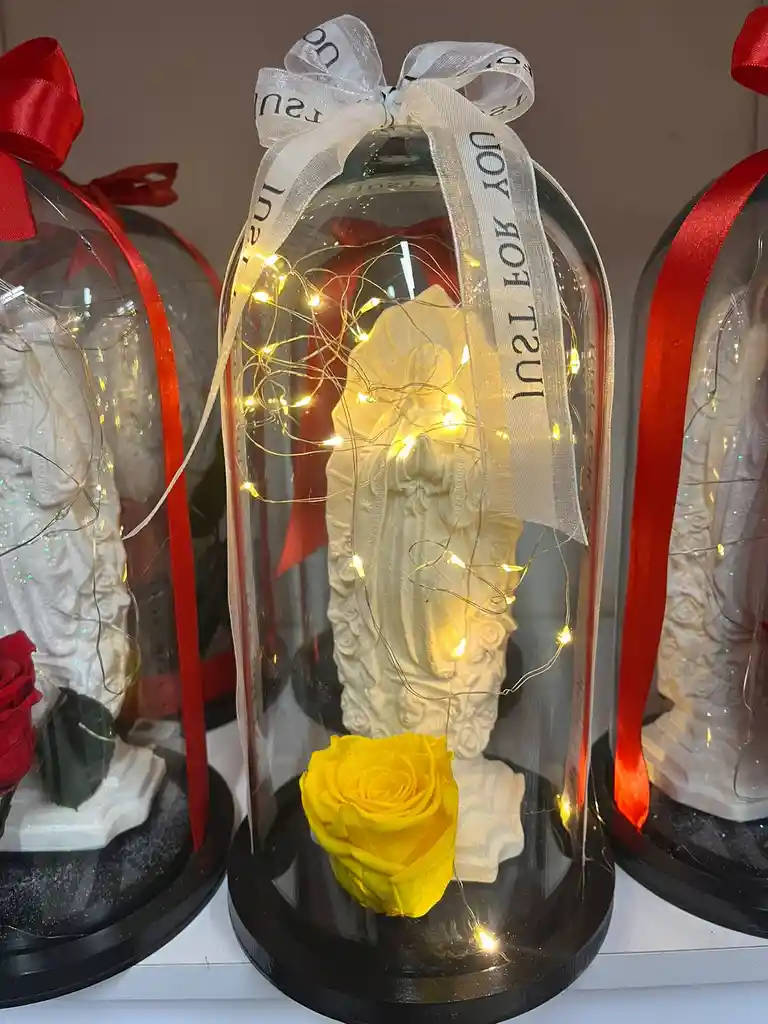 Virgen Con Rosa Eterna Amarilla