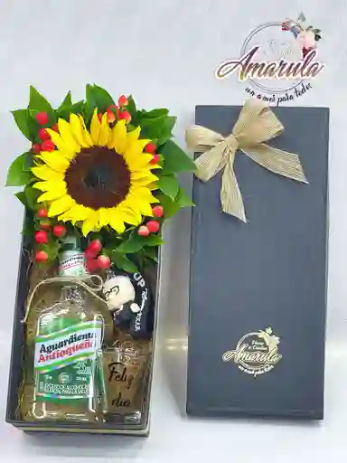 Caja Con Girasol, Llavero Y Aguardiente