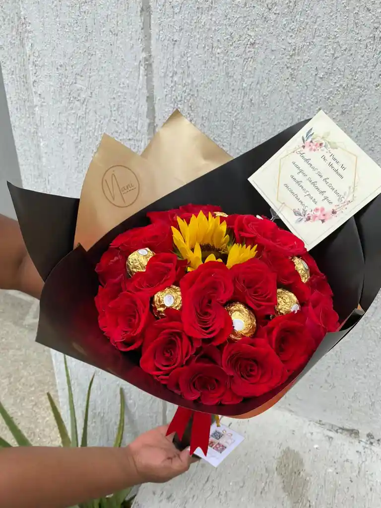 Ramo De Rosas Con Chocolates Ferrero