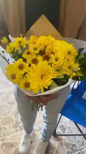 Ramo De Flores Amarillas De Año Nuevo