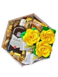 Caja Amor Y Amistad Con Flores Amarillas, Whisky Ballantines Razon Rosa Grande Con Dulces Y Gomitas - Regalo Cumpleaños - Regalo Feliz Dia