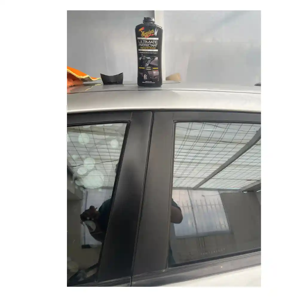 Meguiars Restaurador De Partes Negras Ultimate Protectant