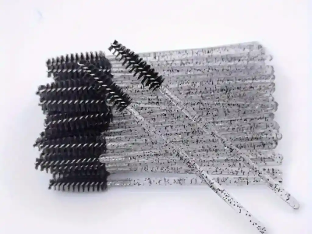 Cepillos Para Cejas X 10 Unidades Color Negro