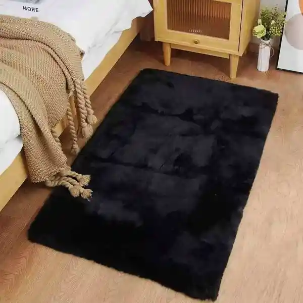 Tapete Pie De Cama Antideslizante Piel Conejo Sintetico Negro 50 X 80cm
