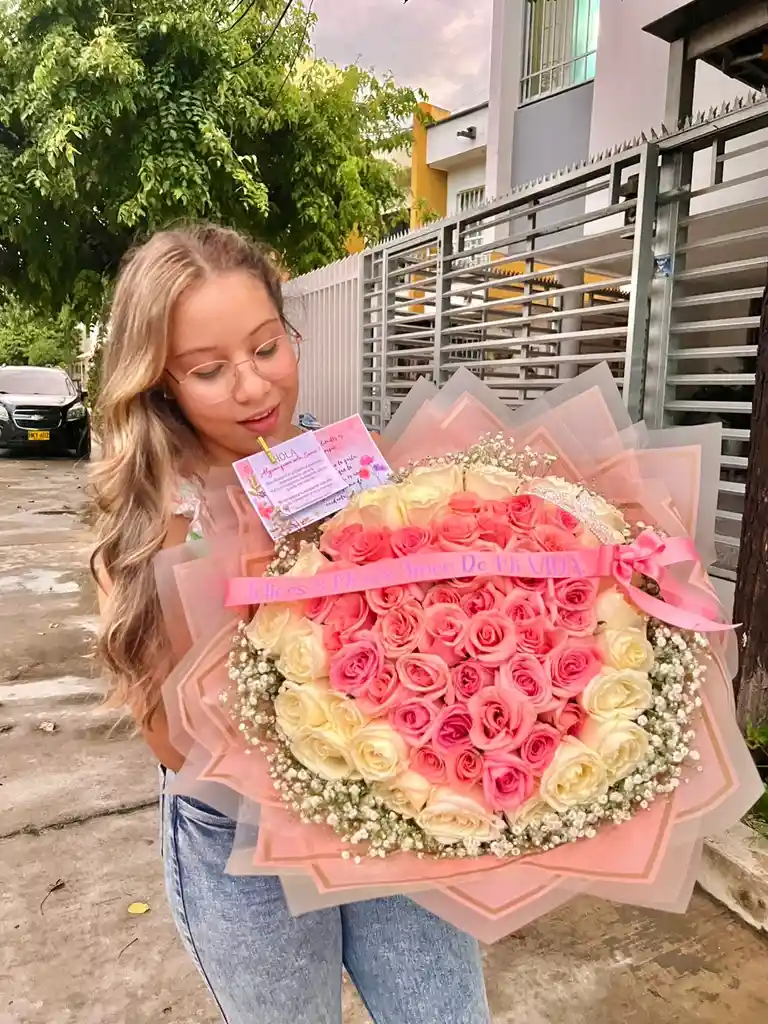 Espectacular Ramo De Rosas Tipo Buchon Xxl
