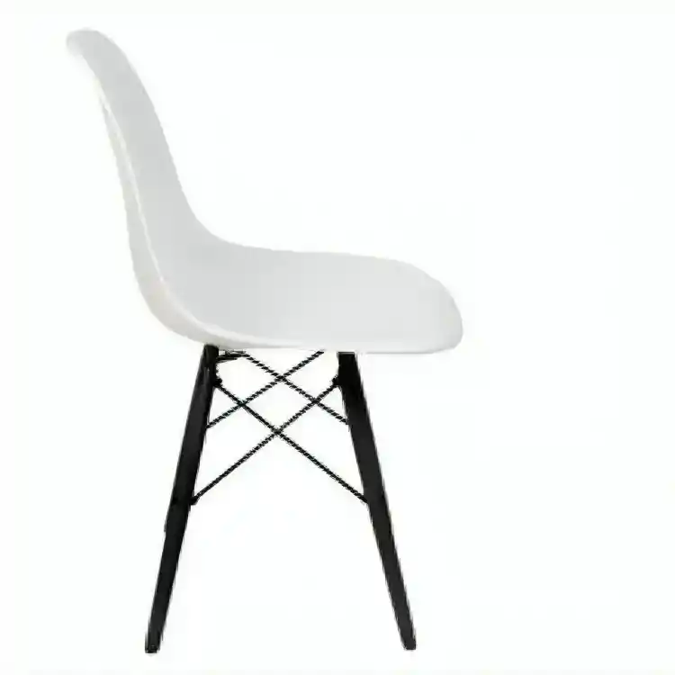 Silla Eames Tradicional En Polipropileno Blanca Patas Negras