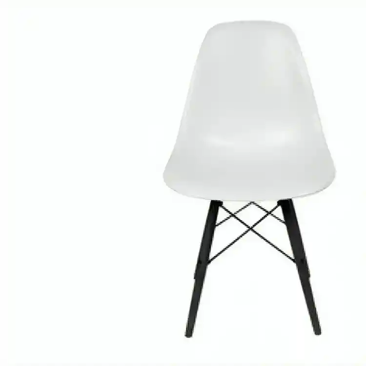 Silla Eames Tradicional En Polipropileno Blanca Patas Negras